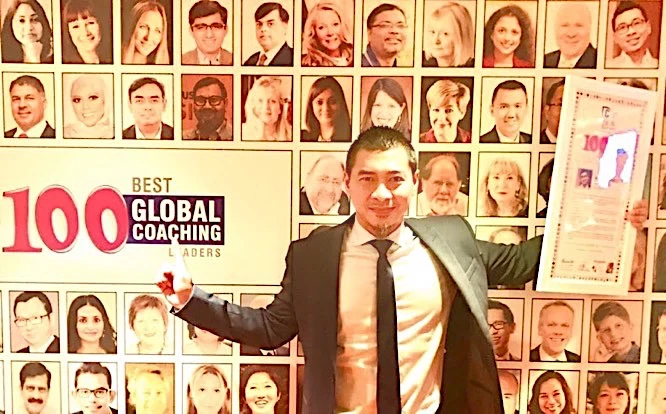 Coach Daru receiving the 100 Best Global Coaching Leader award