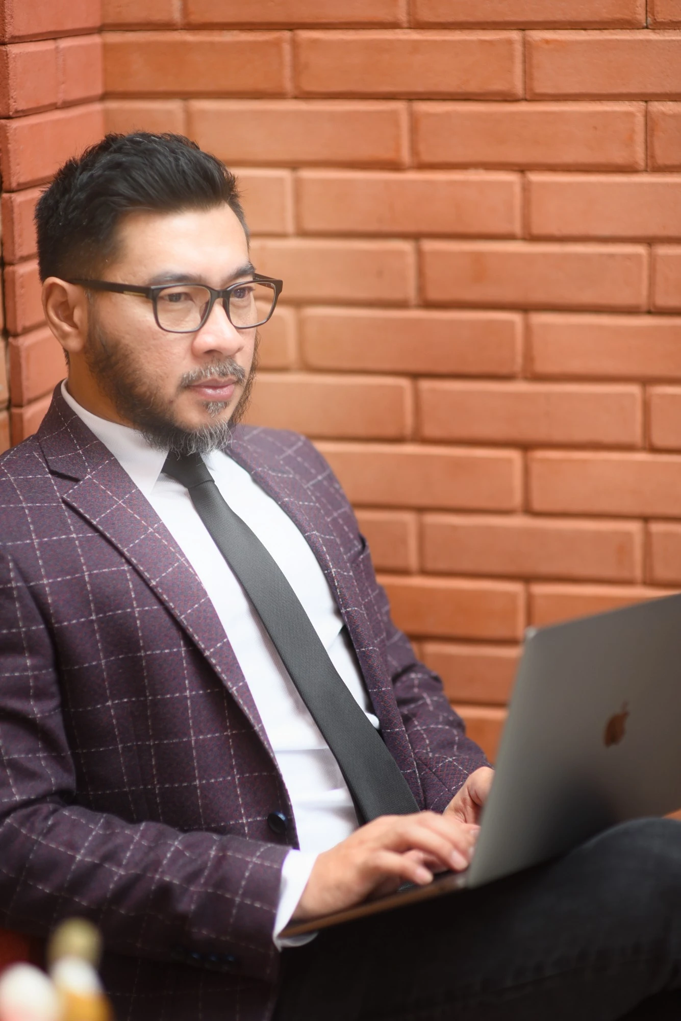 Coach Daru Dewayanto working on a laptop