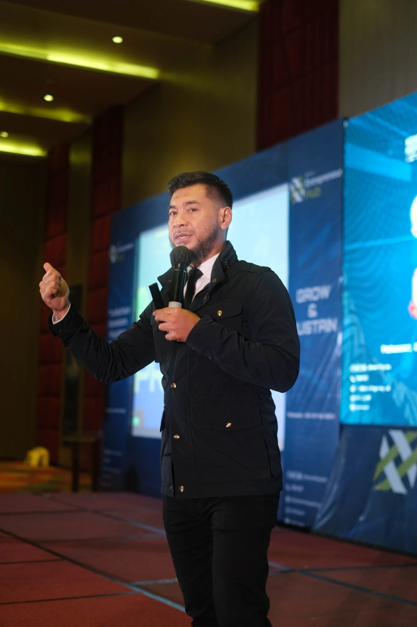 Coach Daru delivering a keynote on stage